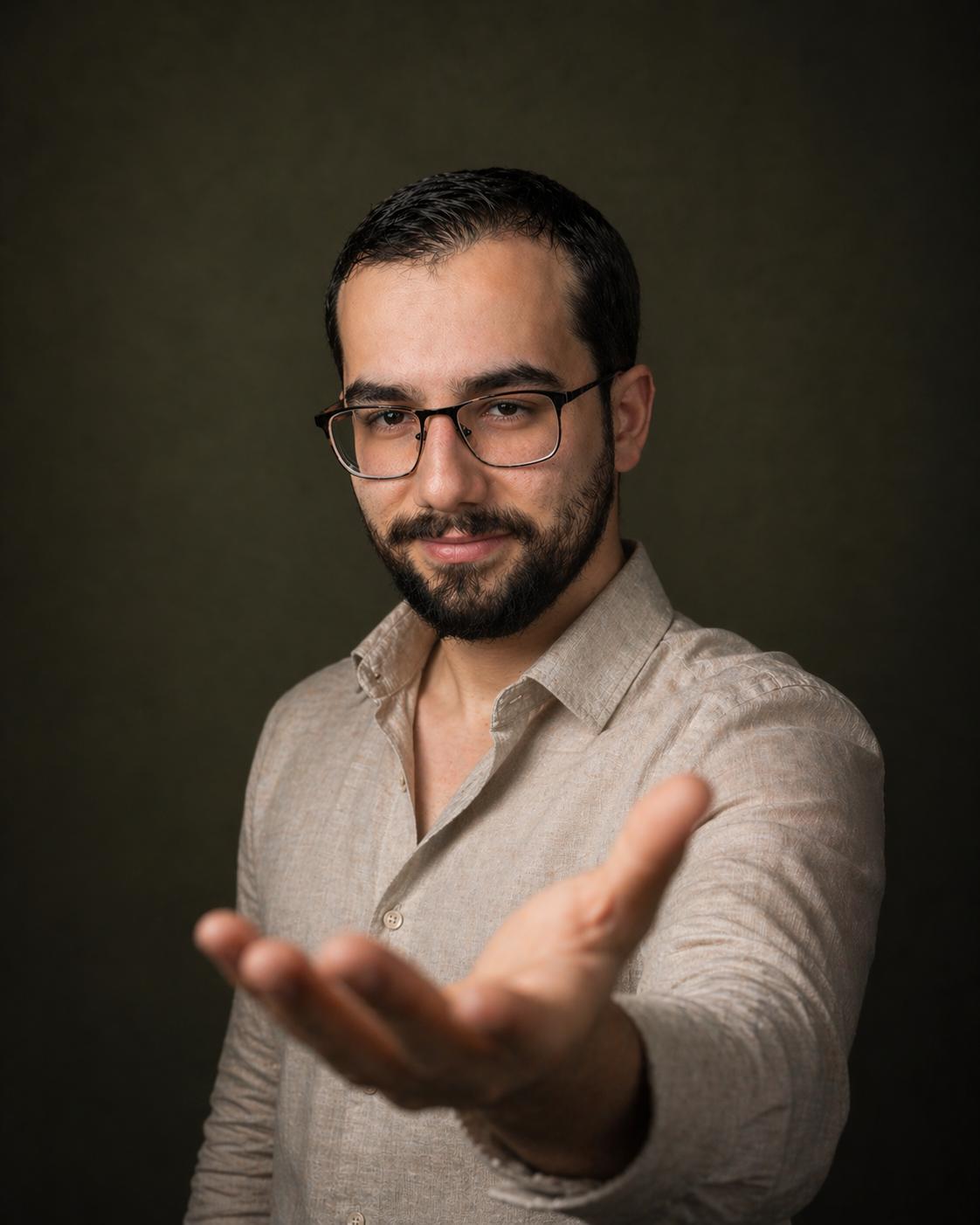 Gabriel Martins Gomes, fisioterapeuta, em retrato de estúdio